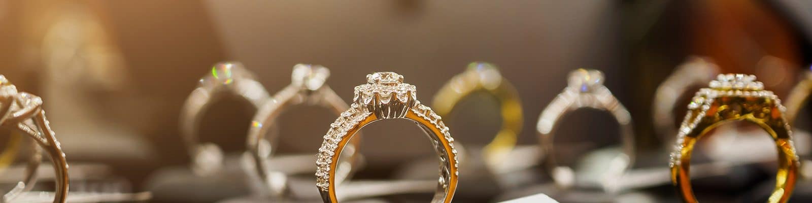 The Impact of Social Media in the Future of Jewelry Marketing 💍📲