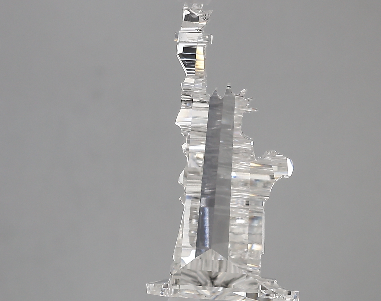 4.31ct F VVS2 Statue Of Liberty (IGI)