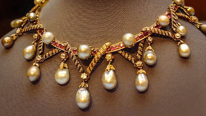 The Ultimate Guide to Baroque Pearls: Nature's Asymmetrical Masterpiece in Modern Jewelry 💎