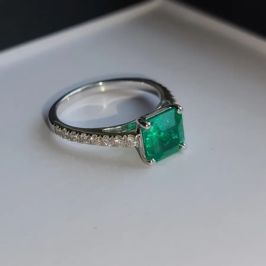 Emerald ring Sq.Emerald cut 1.57 ct