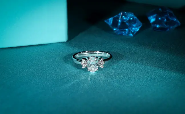 Lab Grown Diamond Flower Pendant