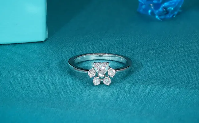 Lab Grown Diamonds - Heart Cut Claw Ring