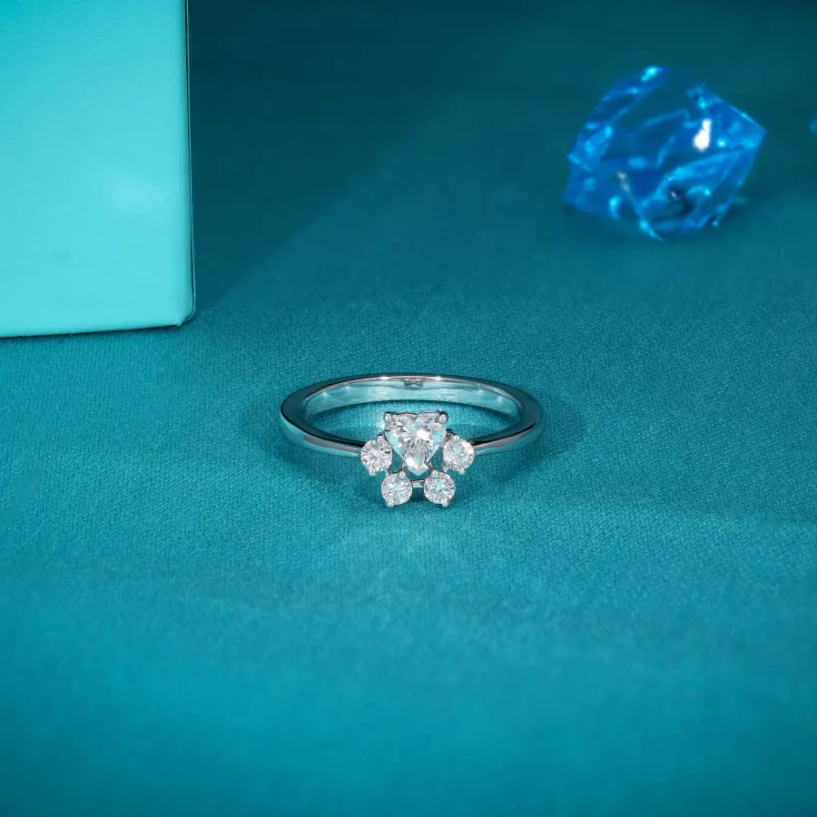 Lab Grown Diamonds - Heart Cut Claw Ring