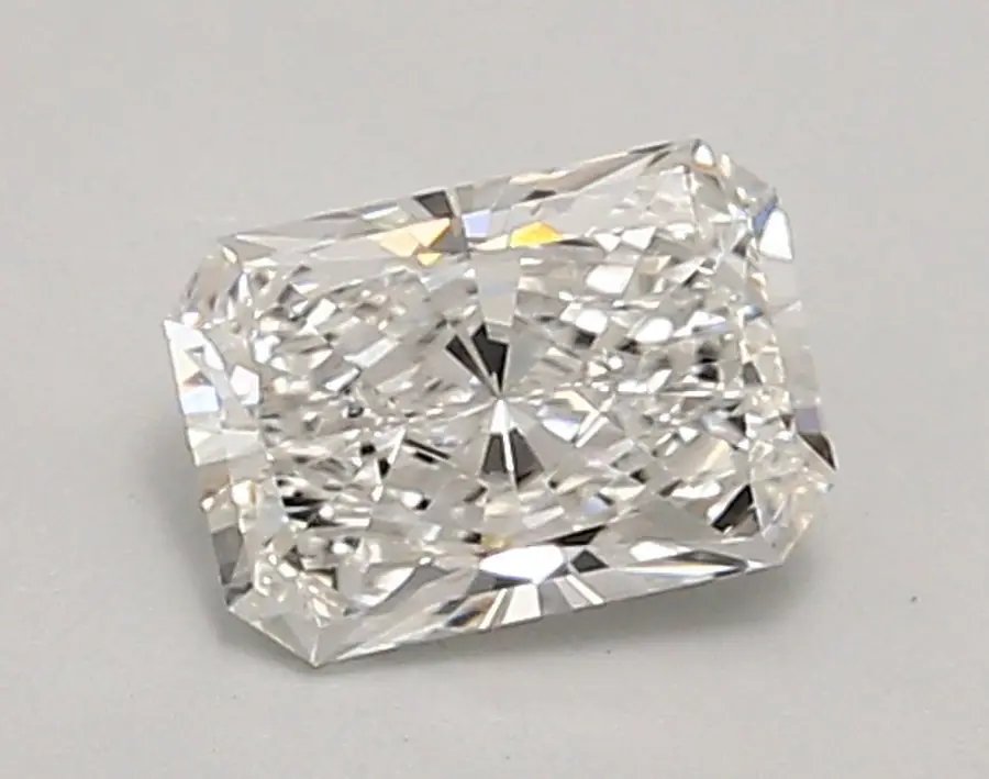 0.94ct E VVS1 Radiant (IGI)