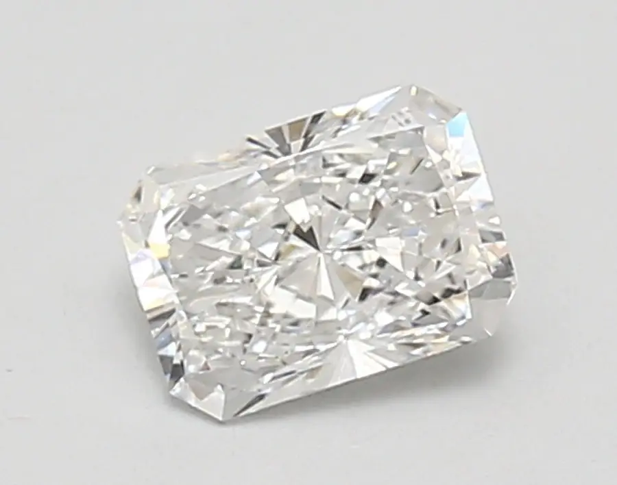 0.90ct E VVS2 Radiant (IGI)