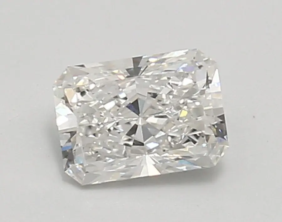 0.87ct E VVS2 Radiant (IGI)