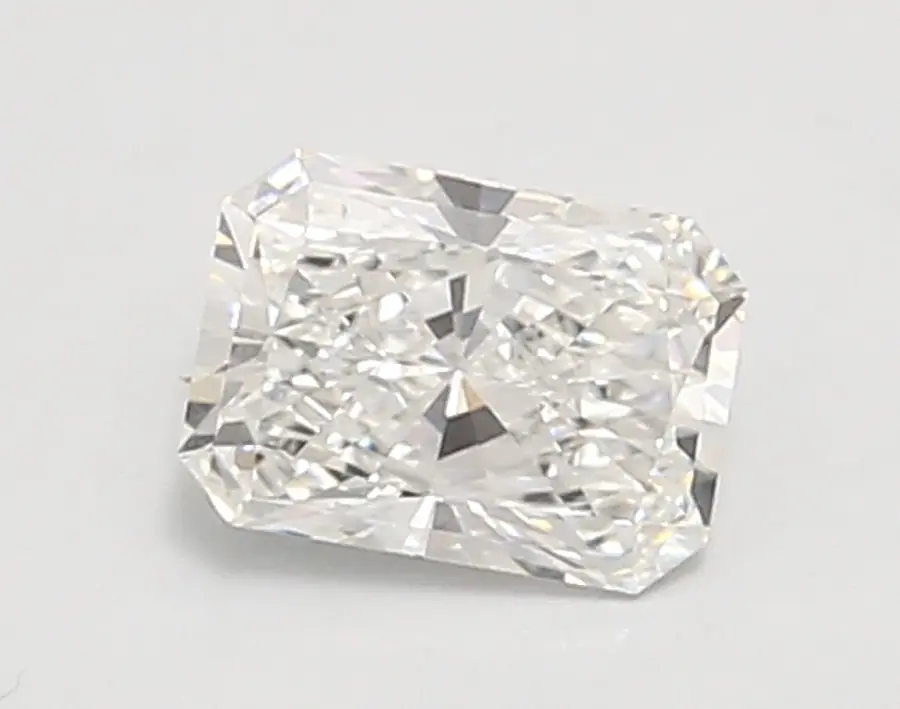 0.84ct E VVS2 Radiant (IGI)