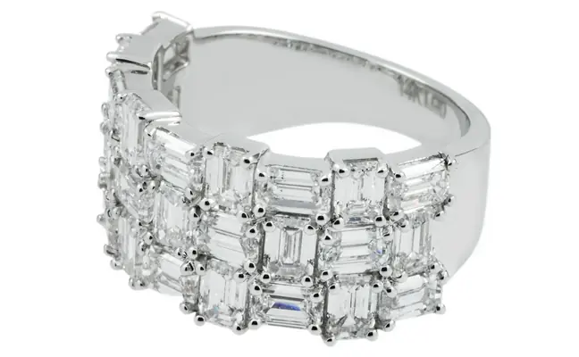 Emrald Shape Diamond Fancy Ring