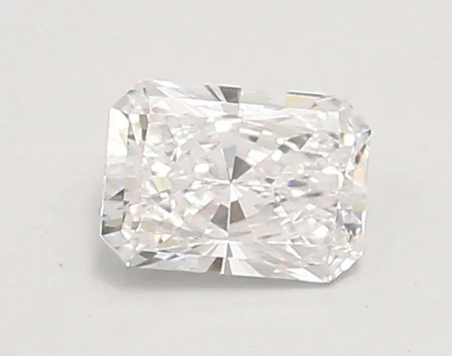 0.79ct E VVS1 Radiant (IGI)