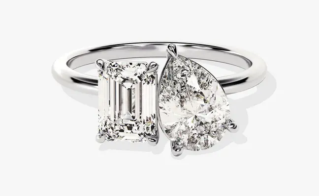 Emerald Pear Toi-Et Engagement Ring