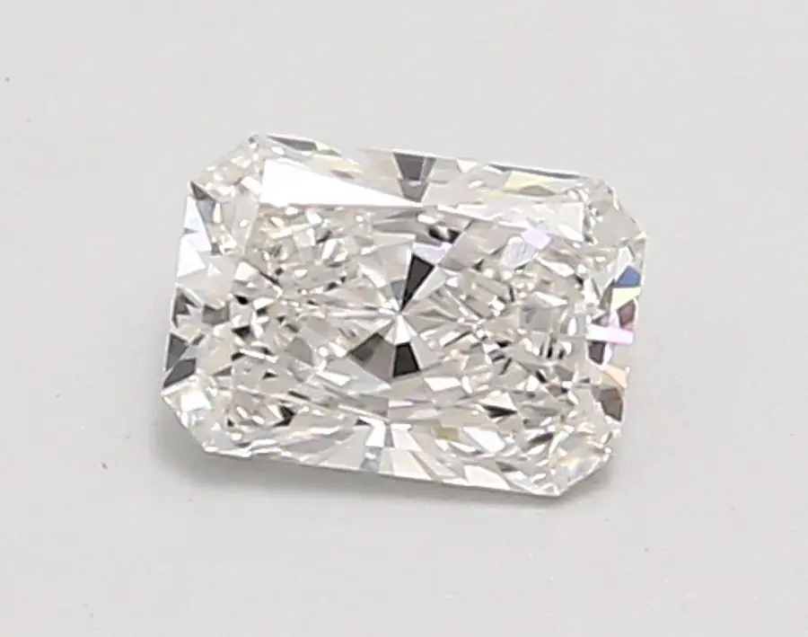0.71ct E VVS1 Radiant (IGI)