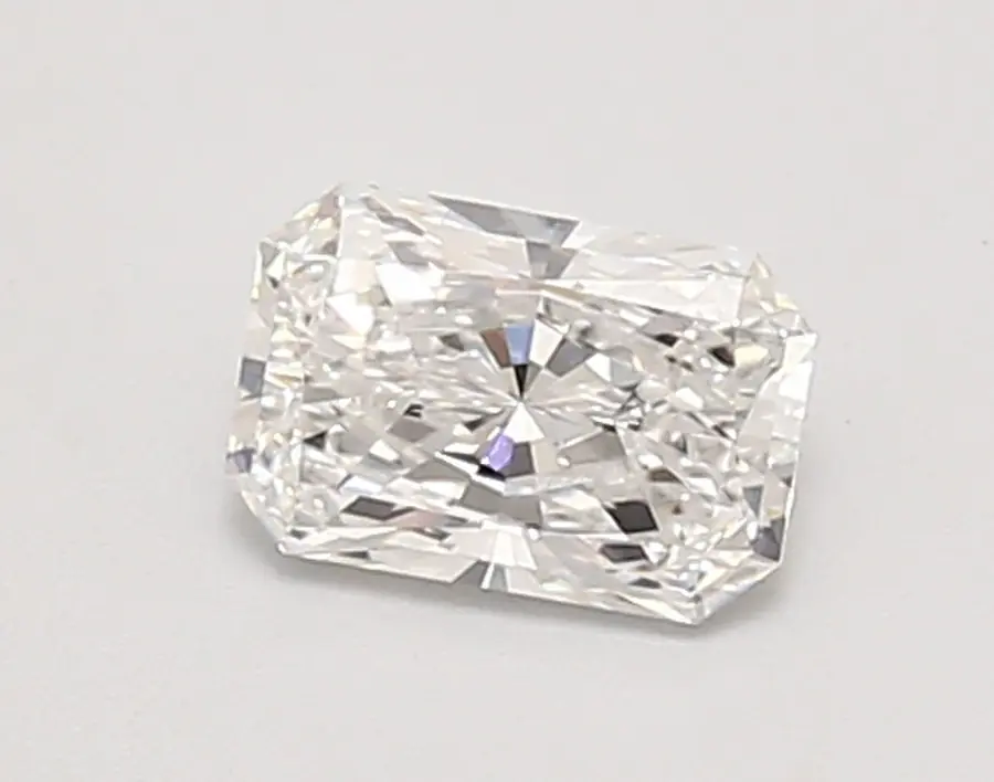 0.71ct E VVS2 Radiant (IGI)