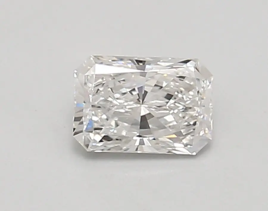 0.69ct E VVS1 Radiant (IGI)