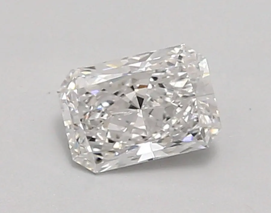 0.69ct E VVS1 Radiant (IGI)