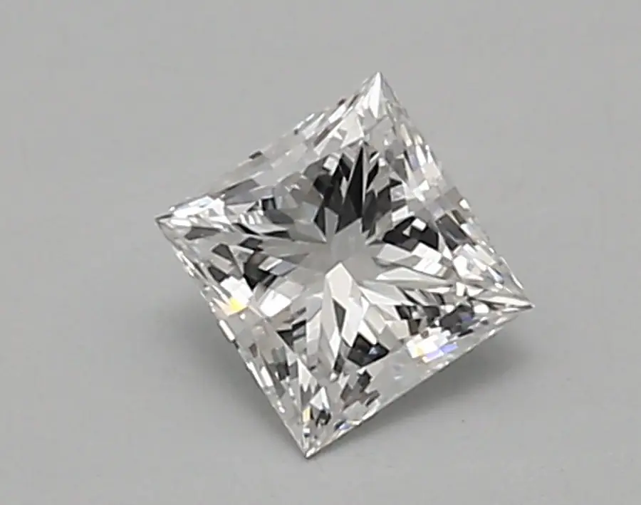 0.67ct E VVS1 Princess (IGI)