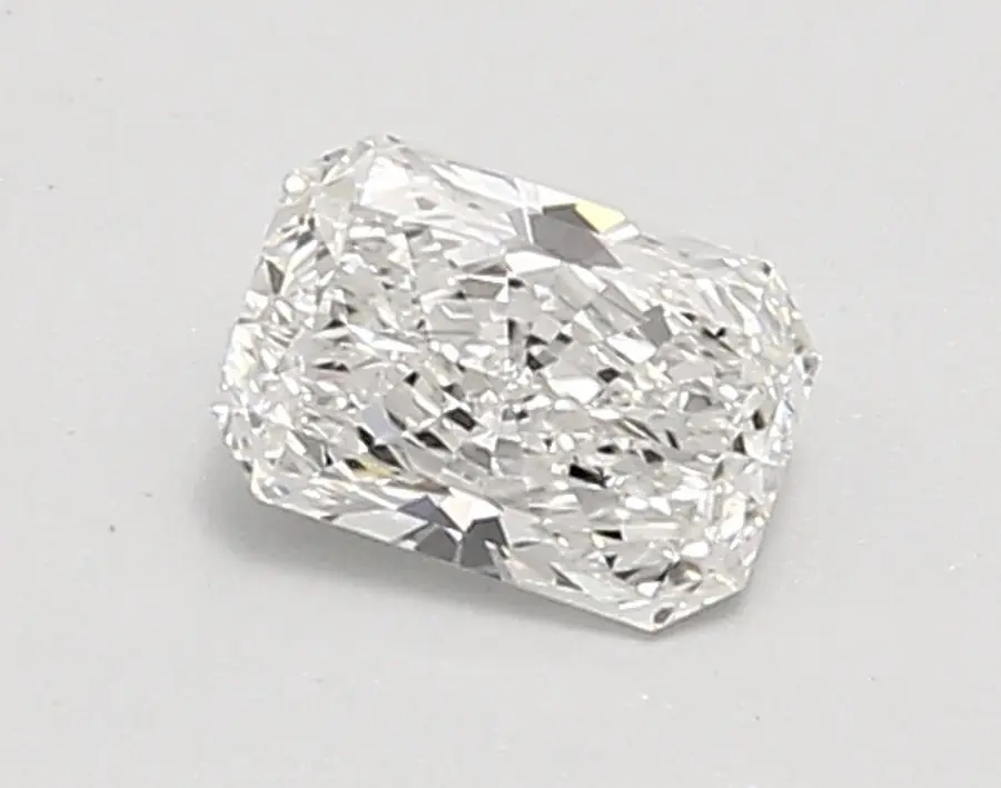 0.64ct E VVS2 Radiant (IGI)