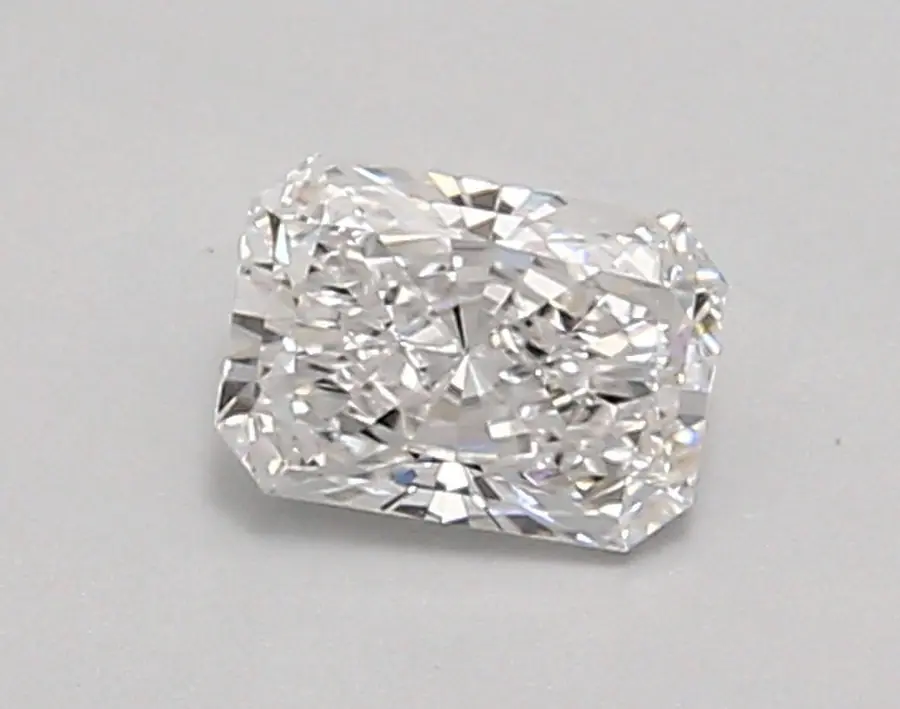 0.62ct E VVS1 Radiant (IGI)