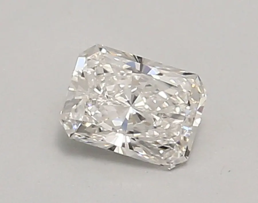 0.62ct E VVS2 Radiant (IGI)