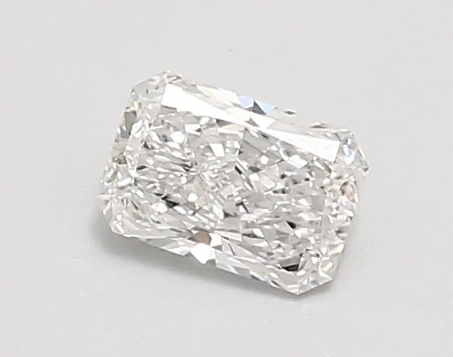 0.61ct E VVS1 Radiant (IGI)