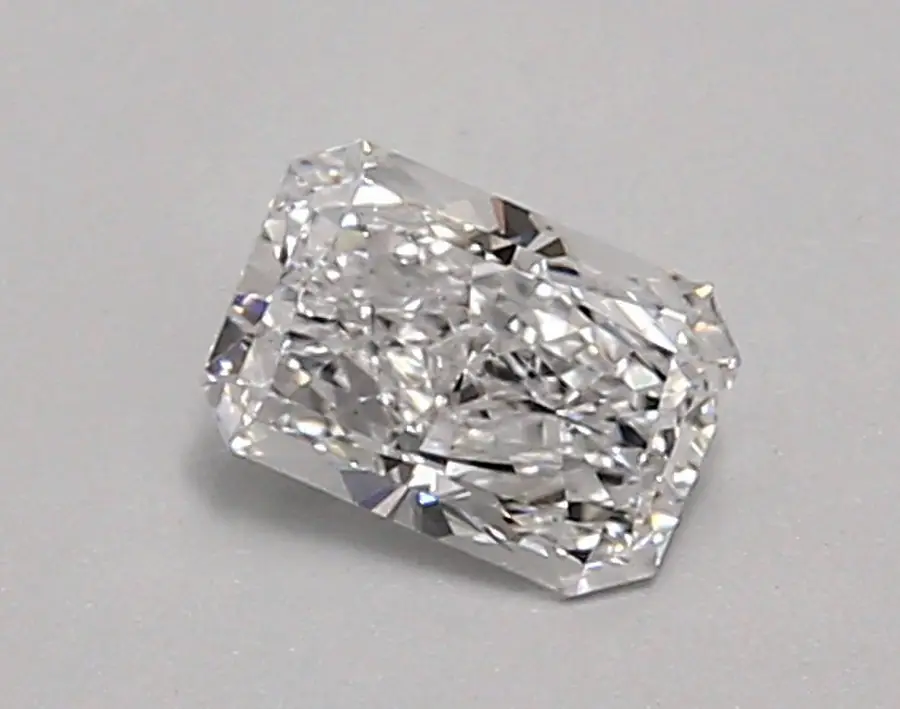 0.61ct D VVS2 Radiant (IGI)