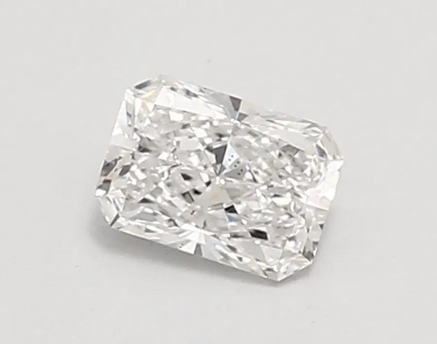 0.59ct E VS2 Radiant (IGI)
