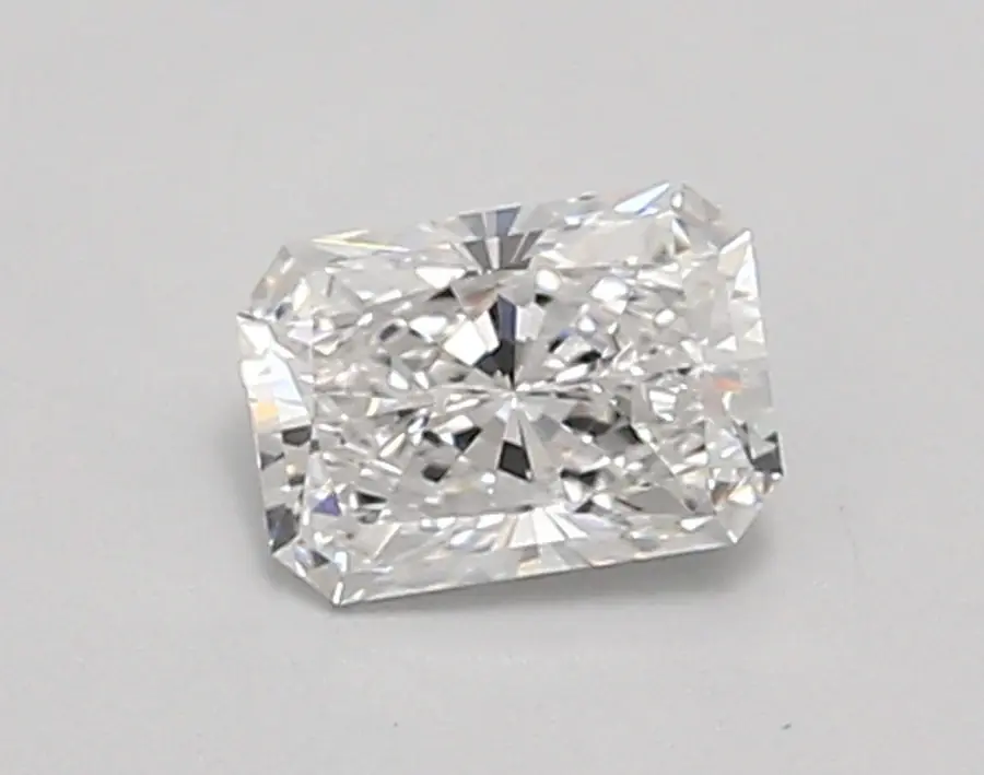 0.59ct E VVS2 Radiant (IGI)