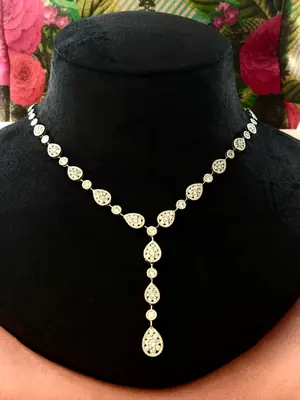6.44 ct The Six-Carat Spectacle Natural Diamond Collar in Luminous White Gold