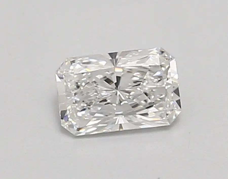 0.52ct E VVS2 Radiant (IGI)