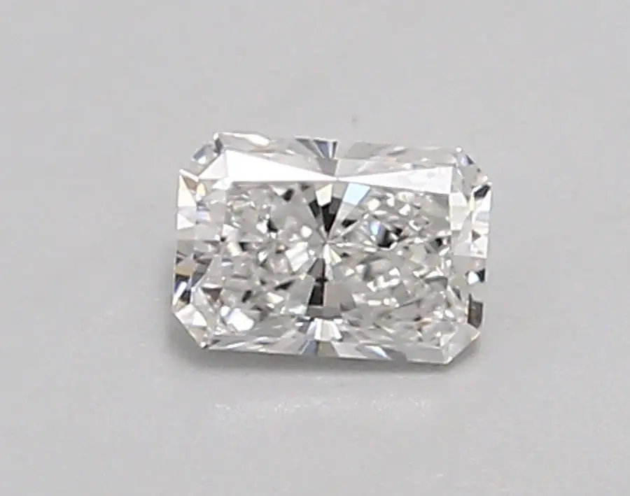 0.49ct E VVS2 Radiant (IGI)