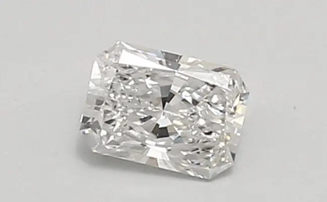 0.44ct E VVS2 Radiant (IGI)