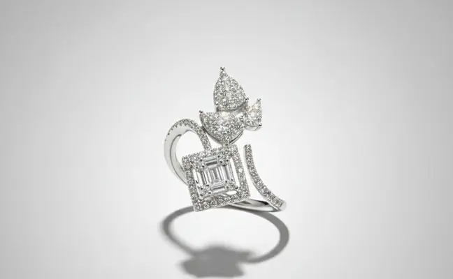 The Empress Arch Solitaire Ring