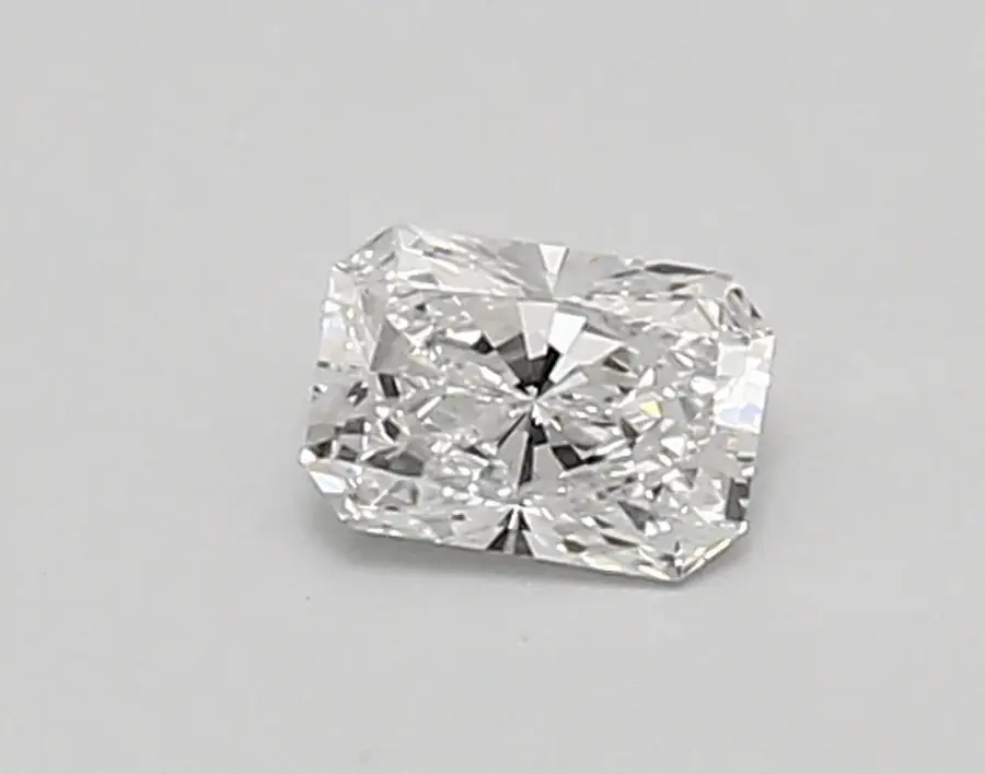 0.42ct E VVS2 Radiant (IGI)