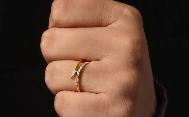 Modern Curvy Bypass Diamond Wedding Band