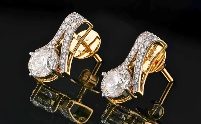 Timeless Round Cut Lab Grown Diamond Earrings