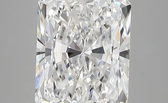 5.18ct E VVS2 Radiant (IGI)