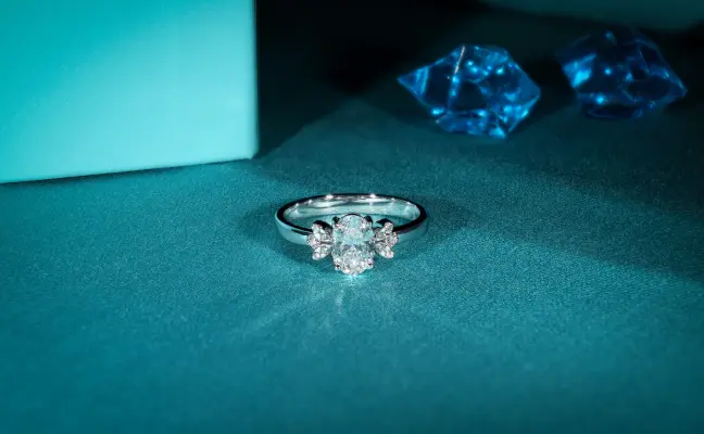 Lab Grown Diamond Flower Pendant