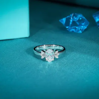Lab Grown Diamond Flower Pendant