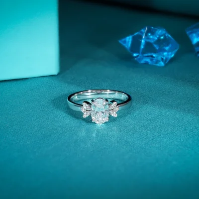 Lab Grown Diamond Flower Pendant