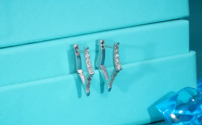 0.30 TCW Minimalist Hoop Earring