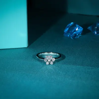 Lab Grown Diamonds - Heart Cut Claw Ring