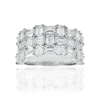 Emrald Shape Diamond Fancy Ring