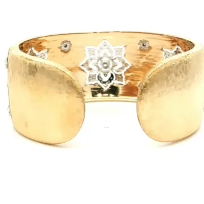 Buccellati  Yellow Gold Bangle with round diamonds in matte finish