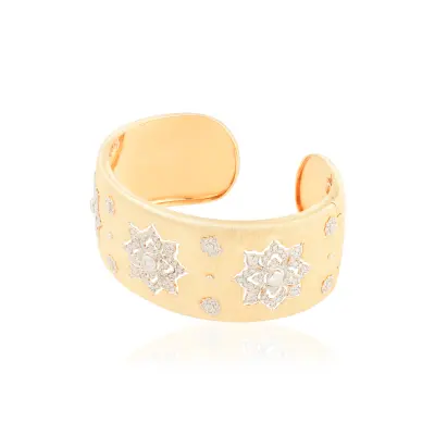 Buccellati  Yellow Gold Bangle with round diamonds in matte finish