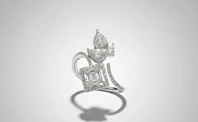 The Empress Arch Solitaire Ring