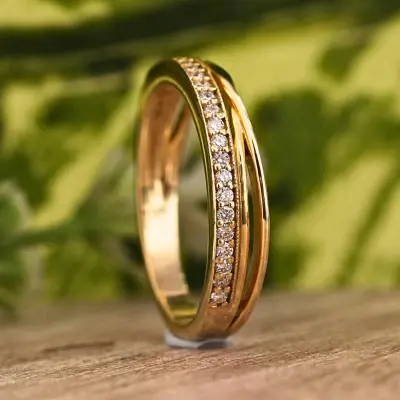 Channel Set Round Lab Diamond Crossover Band