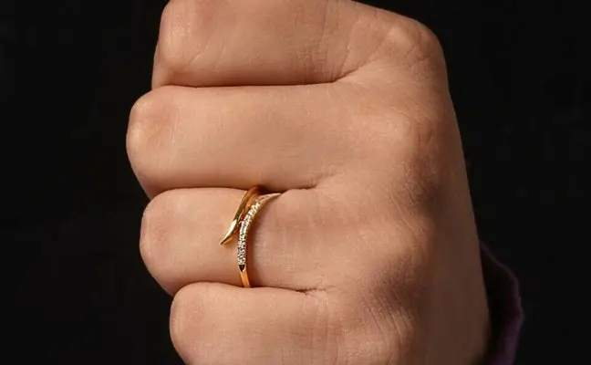 Modern Curvy Bypass Diamond Wedding Band